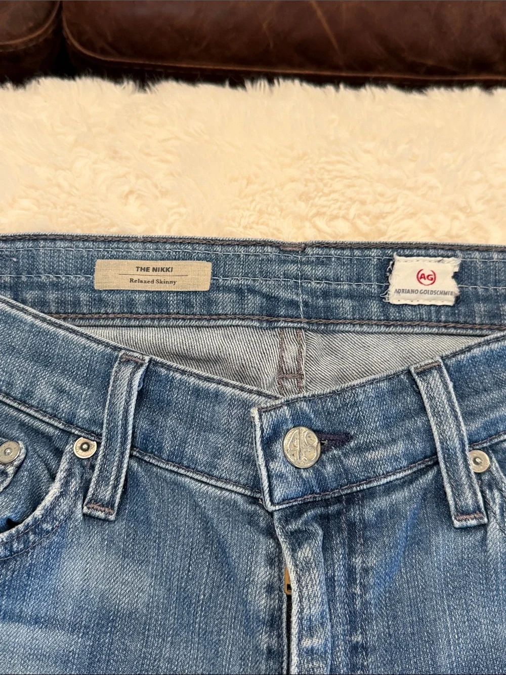Ag The Nikki straight leg size 28